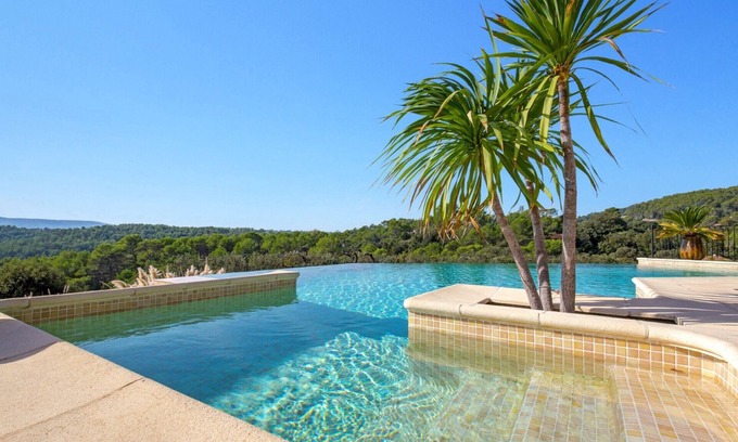 Lorgues Villa | Discover Villa Les Etoiles: Family-Friendly with Pool