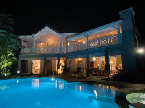 Les Avirons Villa | Villa Les Jacarandas: Family-Friendly Retreat with Pool