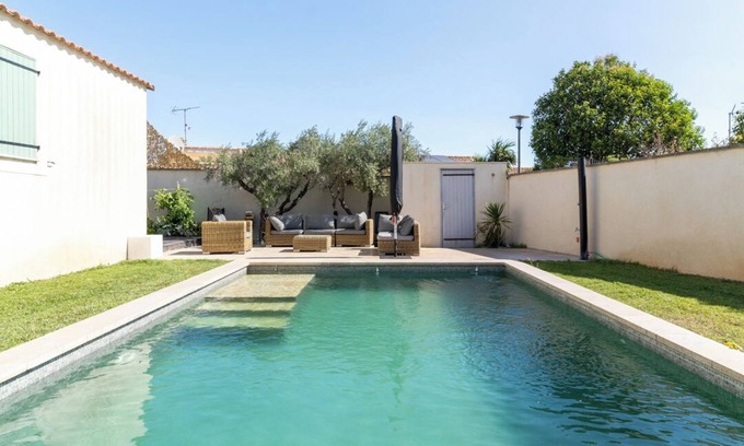 Velaux Villa | Villa les Oliviers: Family-Friendly Retreat with Ocean Views
