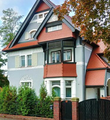 Jelenia Gora Apartment | Experience Villa Ley: Oceanfront Bliss with Top Amenities