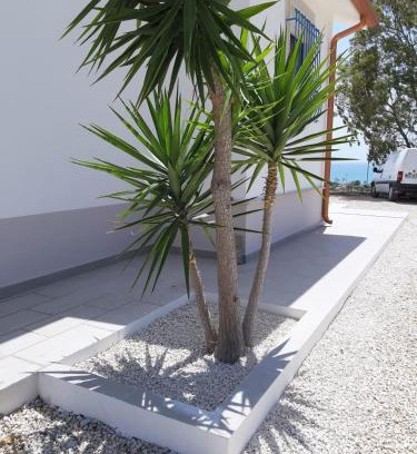 Montallegro House | Villa Leyland: Oceanfront Retreat with 10/10 Guest Rating