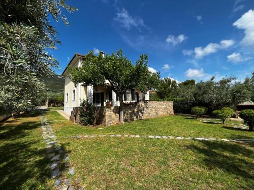 Sourpi Villa | Villa Liana: 10/10 Rated with Private Beach & Ocean View