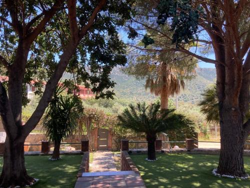 Solanas House | Villa Lidia: Relaxing Retreat with Ocean Views & Pet Friendly