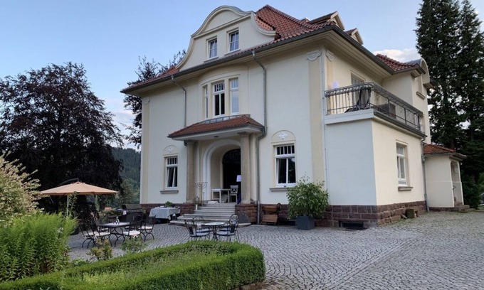Friedrichroda Apartment | Villa Liebetrau: Premier Residence with Pool & Spa