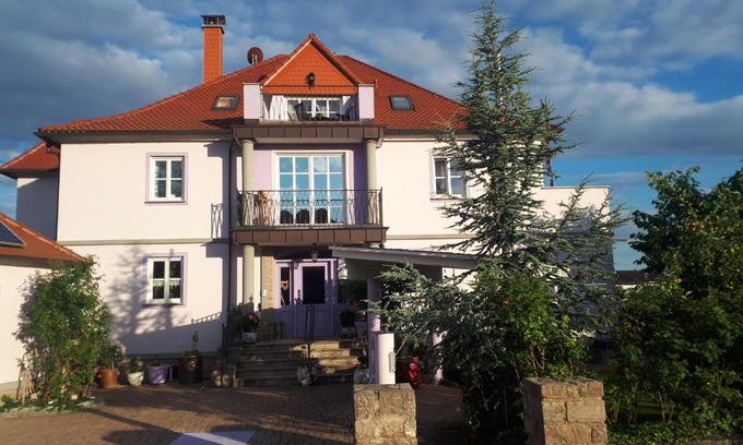 Sommerach Apartment | Family-Friendly Villa Lila with High Guest Ratings