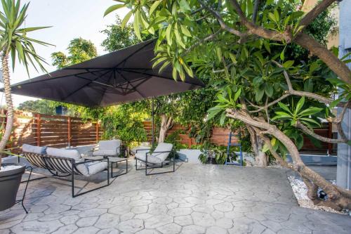 Petaloudes Villa | Villa Lilienne - Tranquil Escape with Private Garden & Balcony