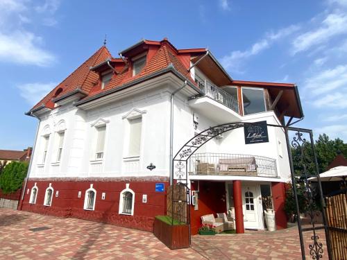 Keszthely House | Villa Lillybeth Garden Rooms: Guest Rated 9.8, Family-Friendly