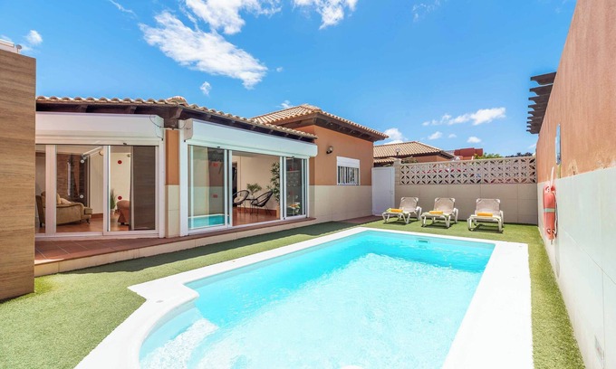 Corralejo Villa | Villa Linda Mar: Family Retreat with Private Pool & Spa