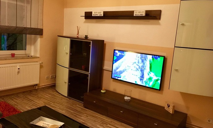 Bernburg Apartment | Villa Linde: Prime 2-Bedroom Apartment with Pool & Breakfast