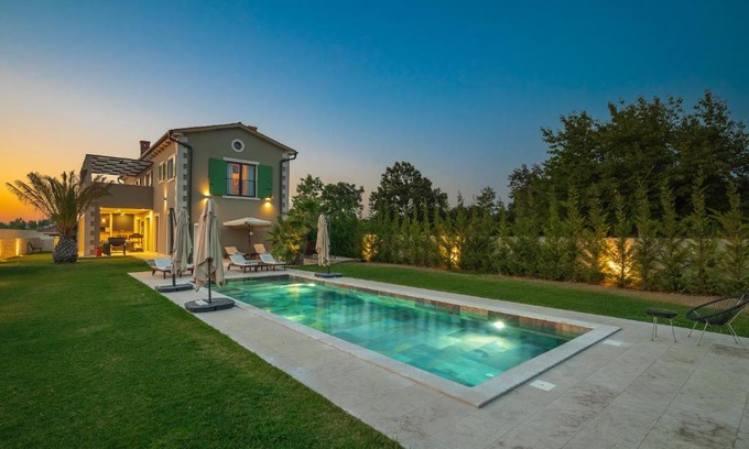 Kanfanar Villa | Experience Villa Linnelle: 4-Star Retreat in Rovinj
