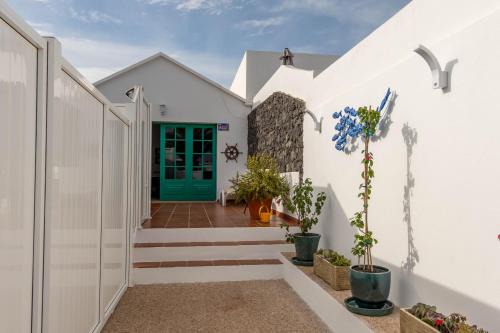 Playa Blanca House | Villa Little Milli 68 A2: Oceanfront Retreat with Pool