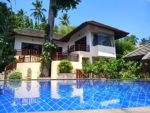 Na Thon Villa | Villa Liu: Oceanfront Retreat with Pool & Pet-Friendly Stay