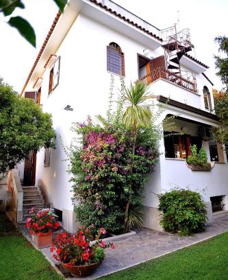 Lavinio Lido di Enea House | Relaxing Villa Livia - Oceanfront Retreat in Lavinio