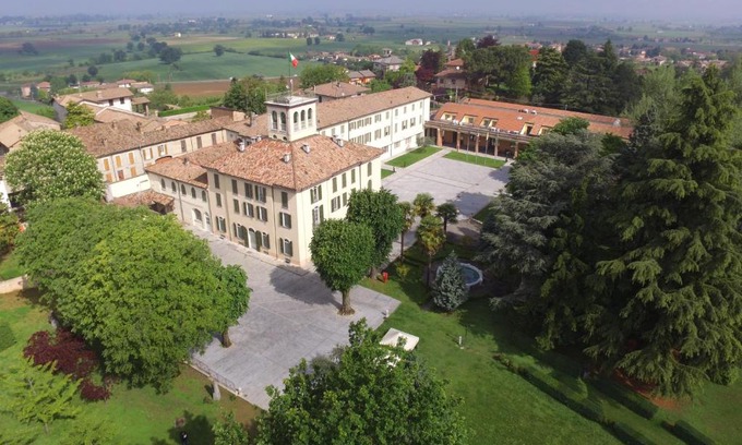 Montebello della Battaglia House | Villa Lomellini: Guest Rated 8/10 & Pet Friendly Stay