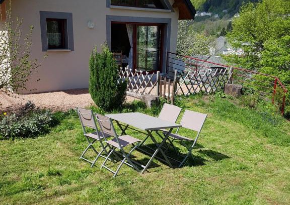 Mont-Dore Apartment | Cozy Villa Lo Soledre: Family-Friendly with Kitchen Amenities
