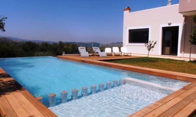Garipa Villa | Villa Lofos: Breathtaking Views & Private Heated Pool