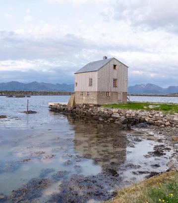 Bostad Villa | Oceanfront Bliss at The Saltery - Guest Rated 10/10