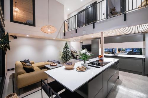 Rovaniemi House | Oceanfront Villa Log: Guest Rated 9.8 with Modern Interior