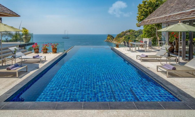 Ban Nakhale Villa | Experience Luxury at Villa Lomchoy with Oceanfront Views