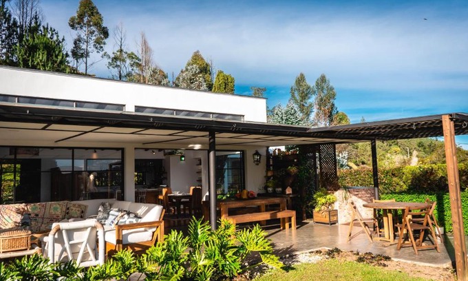 Retiro Villa | Villa Lorena: Family-Friendly Retreat with Hot Tub Access