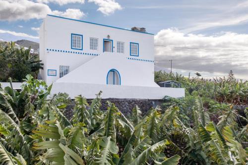 Tazacorte House | Villa Los Aguacateros: Family-Friendly Retreat with Hot Tub