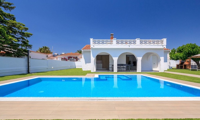 Miami Platja Villa | Experience Villa Los Dados: Oceanfront Bliss Awaits