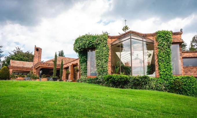 La Calera Villa | Villa Los Lagos: Family-Friendly Retreat with Pool & Hot Tub