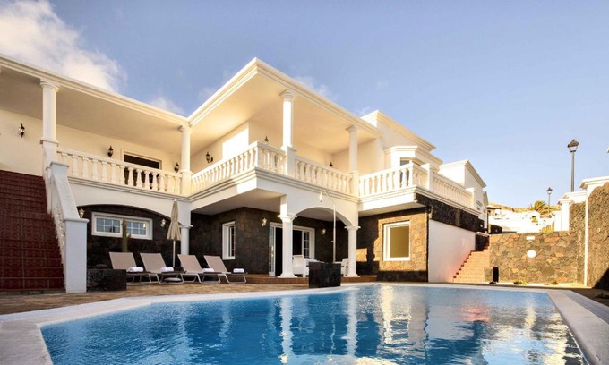 Nazaret Villa | Villa Los Loros: Guest Rated 10/10 with Pool & Pet Friendly