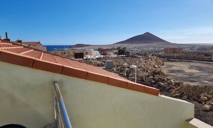 El Medano House | Seaside Escape at Villa Los Vientos with Ocean View & Pool