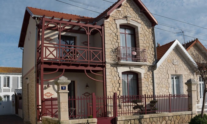 Quartier des Dunes Villa | Villa Louise - Oceanfront Getaway with Breakfast Included