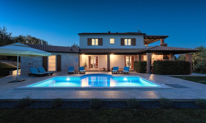 Peruski Villa | Villa Loverka: Serene Retreat with Ocean View Near Pula