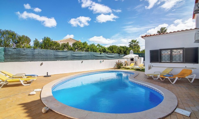 Castelo Villa | Villa 'Luísa Galé': Private Pool & Oceanfront Getaway