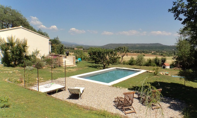 Lauris Villa | Villa Luberon: Premier Stay with Pool and Pet-Friendly Perks
