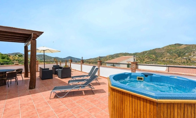 Canillas de Albaida Villa | Relax at Villa Lucía de Canillas with Oceanfront Views