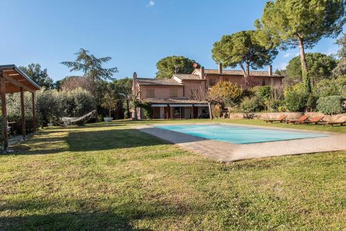 Sirolo Apartment | Villa Luce - Sirolo: Poolside Retreat in Conero Park