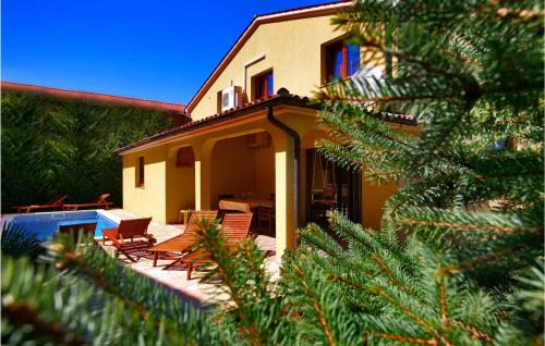 Jadreski House | Discover Villa Luces: A Pet-Friendly 4-Star Retreat
