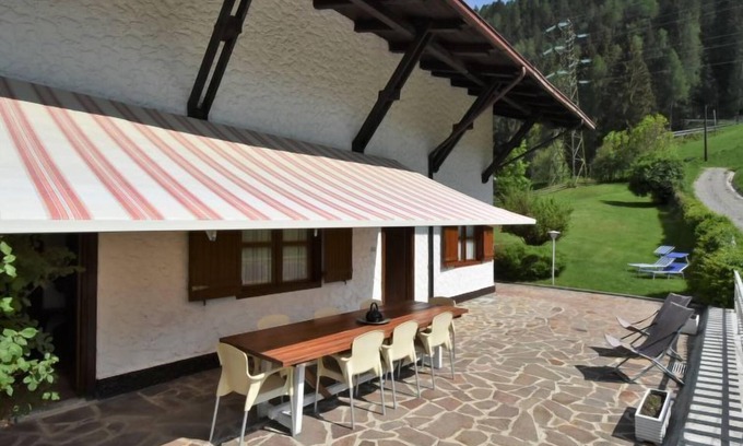 Pellizzano House | Villa Lucia: Lake View Retreat with Spa & Pet-Friendly Amenities