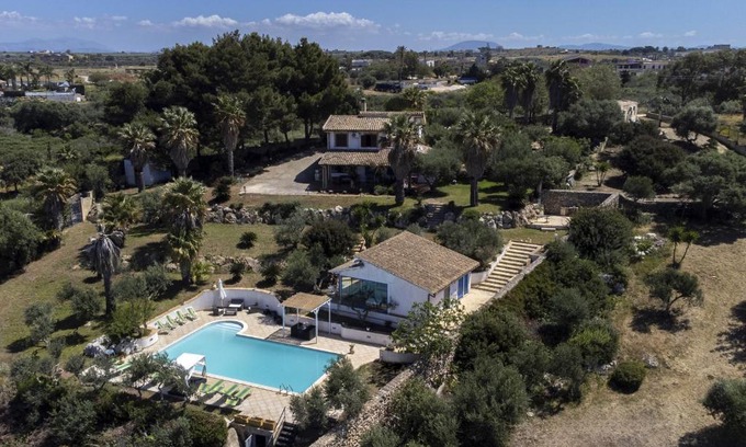 Marsala Apartment | Villa Lucia in Marsala: Pet-Friendly Retreat with Pool