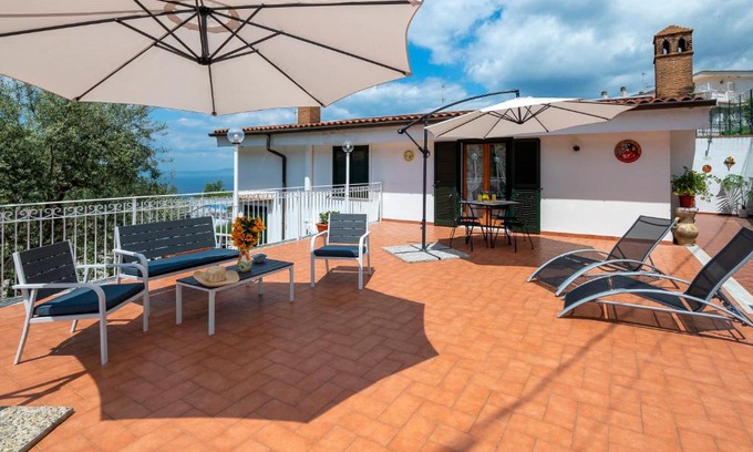 Sant'Agnello Bed & Breakfast | Villa Luciana: Pet Friendly with Ocean View & Hot Tub