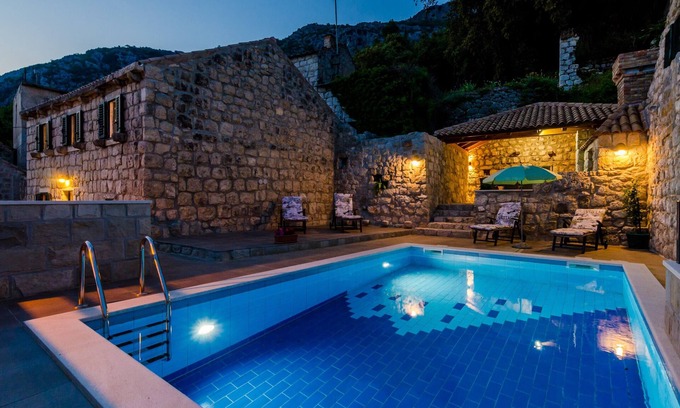 Mihanici Villa | Villa Luciana: Serene Two Bedroom Villa with Pool & Sea View