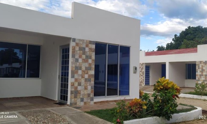 Flandes House | Villa Luis: Family-Friendly Retreat with Pool Access