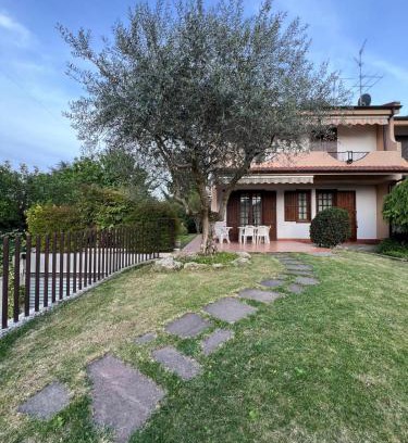 Gorle House | Villa Luisa: Exceptional Stay with Family and Pets Welcome