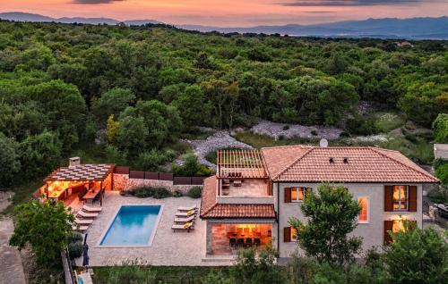 Gostinjac Villa | Explore Villa LuLu: Elegant Oceanfront Getaway on Krk