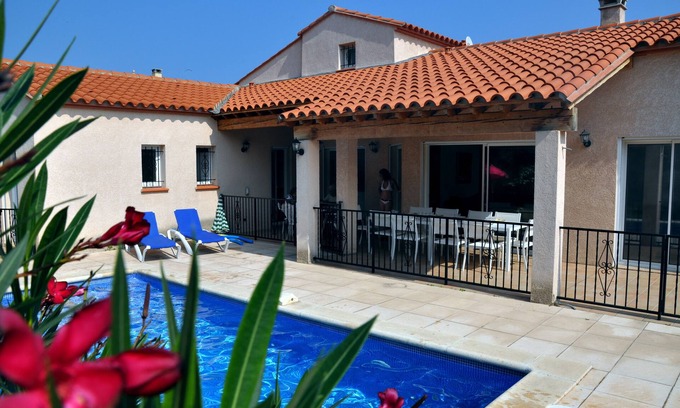 Plage d'Argeles Villa | Villa Lumineuse: Pool, Jacuzzi & Steps to the Beach