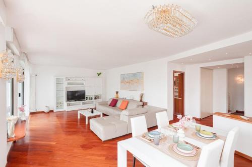 Como Villa | Villa Luna by Comorooms