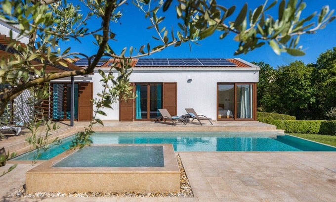 Sveti Petar u Sumi Villa | Villa Luna Bianca - Modern built villa with private pool and a hot tub