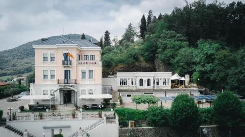 Teolo Hotel | Pet-Friendly Villa Lussana with Restaurant & Family Amenities