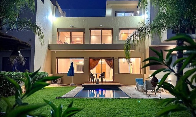 Menara Villa | Elegant Villa Luxe Prestigia with Pool & Spa Near Centre