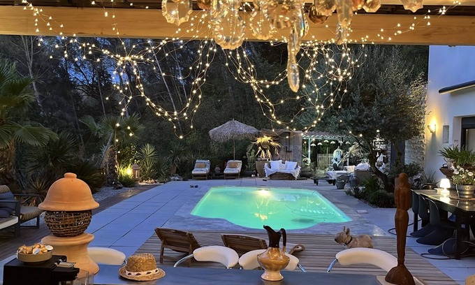 Auriol House | Pet-Friendly Villa with Pool Near Forest and Sea Retreat