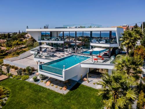 Cerro de Aguia Villa | Elegant Villa with Ocean View and Pool - 10/10 Rated